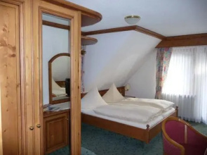 Decker's Bio Hotel