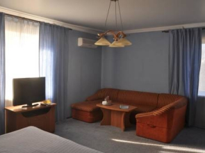 Guest House on Schmidt