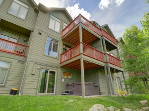Prospector Point E 4br 3.5ba 4 Bedroom Townhouse by RedAwning