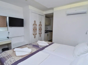 Tropic Beach Club Side