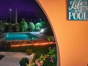 Apartment Charme and Relax with Garden and Swimming Pool - 4 Guests
