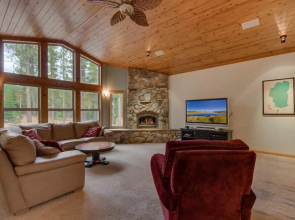 Angora Mountain Lodge - Pool Table, Ping Pong, Shuffle Board