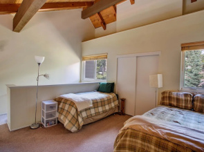 Stellers Jay Lake View  2 Bedroom Condo by RedAwning
