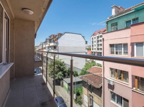 FM Economy 2-BDR Apartment - James Bond's