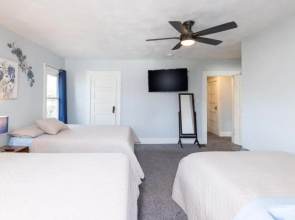 5 Bedroom 3200 Square Foot House for Downtown Travelers