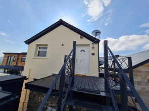 Perfect Location 2 BR serviced apartment Nr Bike Park Wales & Brecon Beacons