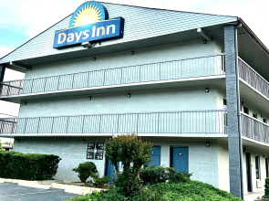 Days Inn by Wyndham Charlotte Northlake