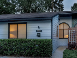 Quiet Convenient and Modern Haven