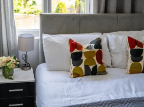 Ash View Place 4 -heathrow - Thorpe Park - Free Parking