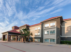 La Quinta Inn & Suites by Wyndham Houston New Caney