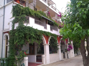 Beachfront Comfort Apartments Sinajko