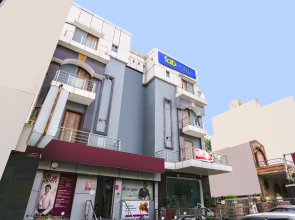 Fabhotel Royal Touch