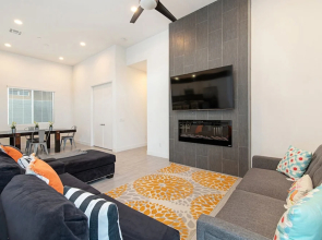 New With Pool + Hot Tub, Close To Downtown 4 Bedroom Home