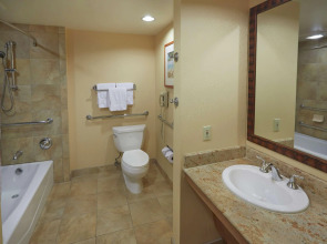 Hilton Hawaiian Village Waikiki Beach Resort