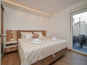 Exclusive Okrug Gornji Apartment With Shared Pool