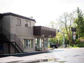 Advance Inn