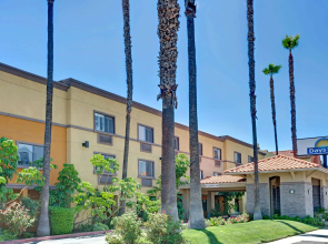 Days Inn by Wyndham West Covina