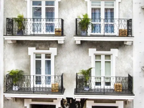 Gatto Blanco Party Hotel