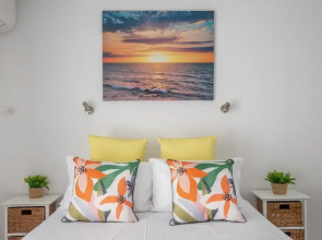 Seafront Getaway Studio, Great Location With Pool