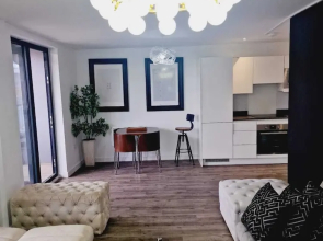 Luxury vip 2bed Apartment With Balcony