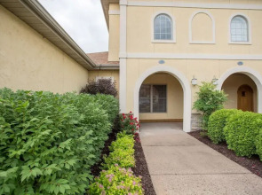 Vista - Sleeps 6-10 4 Bedroom Villa by RedAwning