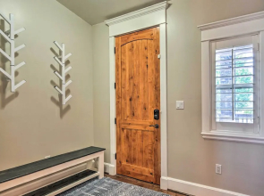 Bellemont Family Home w/ Hot Tub & Playground Set