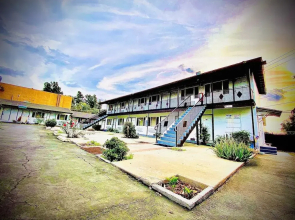 Casa Blanca Inn & Suites