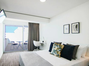 Phaedrus Living Luxury Suite Nicosia 502