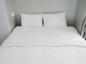 Homey And Warm Studio At Sky House Bsd Apartment