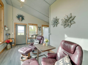 Beautiful Ranch Cottage - 45 Mi to Yellowstone NP!