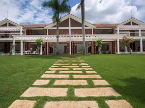 Casa B Institutional