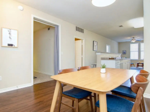 Loft Style 1.5 Bedroom Walk 2 Downtown! Sleeps 6!