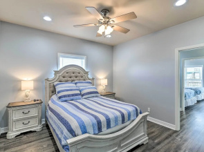 Steps to Shore: Crystal Beach Retreat w/ Deck!