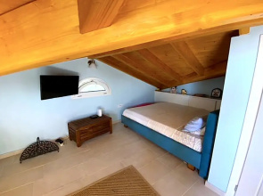 Beachfront Loft Apartment - Agios Gordios Corfu