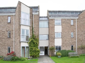 Bright Oxford Apartment