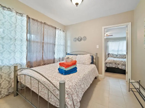 3BR House in Tampa by Tom Well IG - 3220