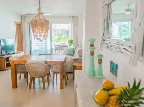 Luxury 2 BR Penthouse With Private Rooftop Picuzzi