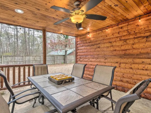 Cabin w/ Hot Tub & Grill - 6 Mi to Broken Bow Lake
