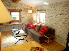 Lovely Stone House Withe Private Terrace, Le Pègue