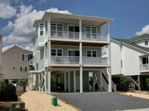 Welcome  4 Bedroom Home by RedAwning