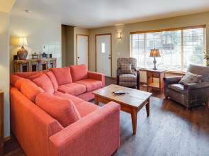 Lovely Bend W/ Private Patio & Firepit 3 Bedroom Home