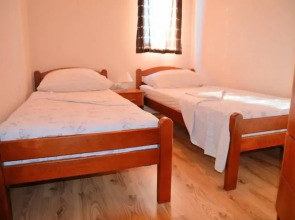 Lovely 2-bed Apartment in Vinisce, Close to Beach