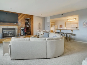 All-season Fun! Wintergreen Resort Condo w/ Views