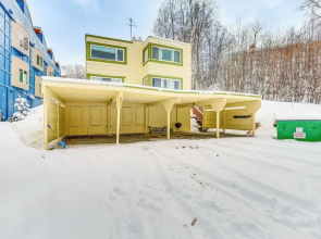 Near Hiking: Cozy Anchorage Retreat w/ Fireplace!