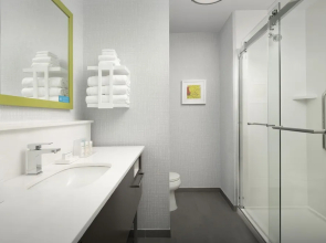 Hampton Inn & Suites Charlotte Airport Lake Pointe
