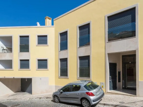 Alfama Lounge Three-Bedroom Apartment w/ River View and Parking - by L