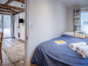 The Lodge - 1 Bedroom - Freshwest Beach Retreat