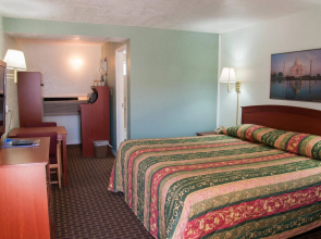 Esquire Inn
