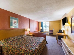 Orangeburg Inn & Suites