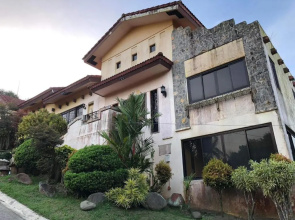 Tagaytay BNR Guesthouse 4BR With Balcony 12-14 Guest